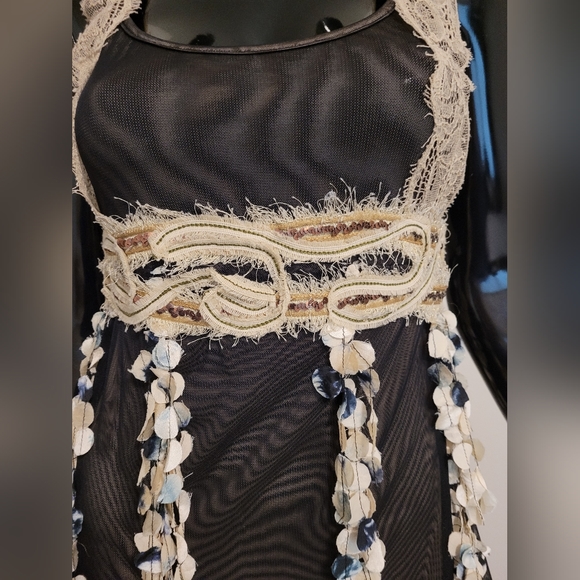 Save The Queen Layered Appliqué Romantic Dress - Picture 4 of 9